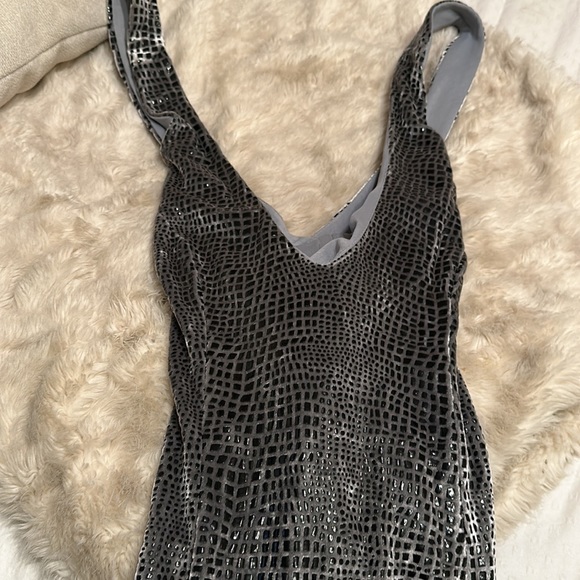 Beautiful Long velvety black and gray gown - Picture 5 of 11